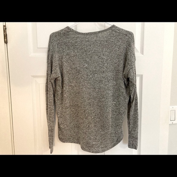 COIN1804 V-NECK SWEATER - size small - Picture 5 of 12